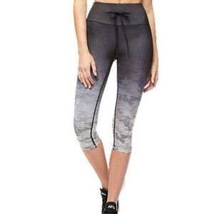 NWOT Good American Crop Leggings